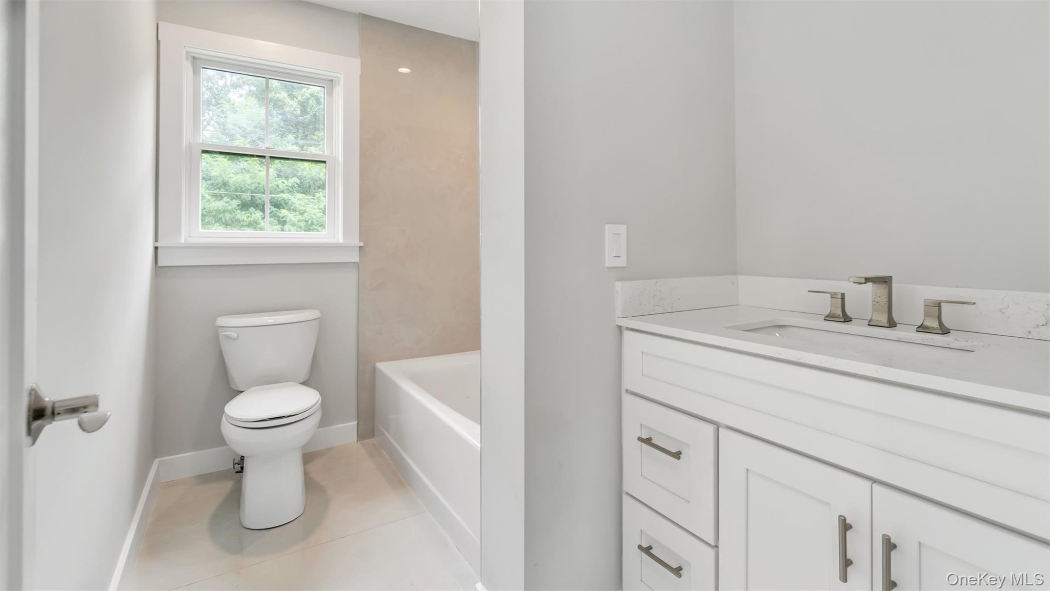 5B Fanning Avenue, Hampton Bays, NY 11946