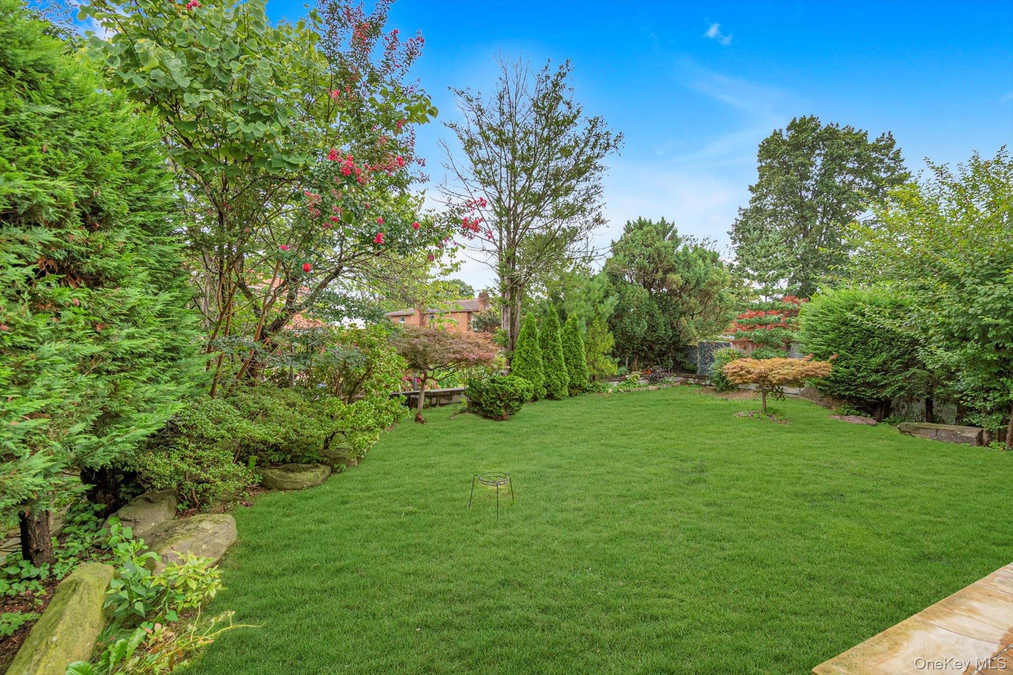 252-25 Leith Road, Little Neck, NY 11362