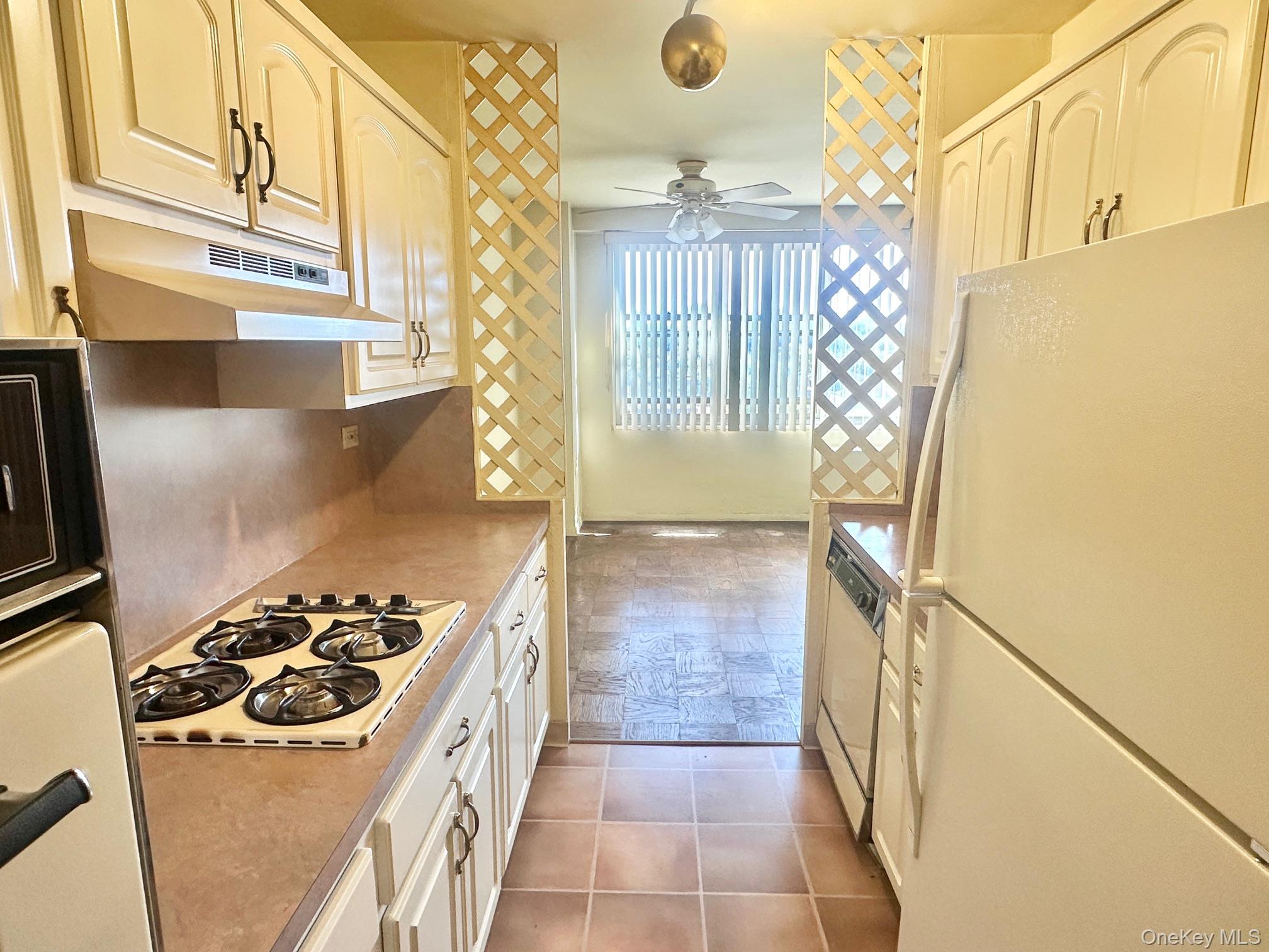 61-20 Grand Central Parkway # B600, Forest Hills, NY 11375