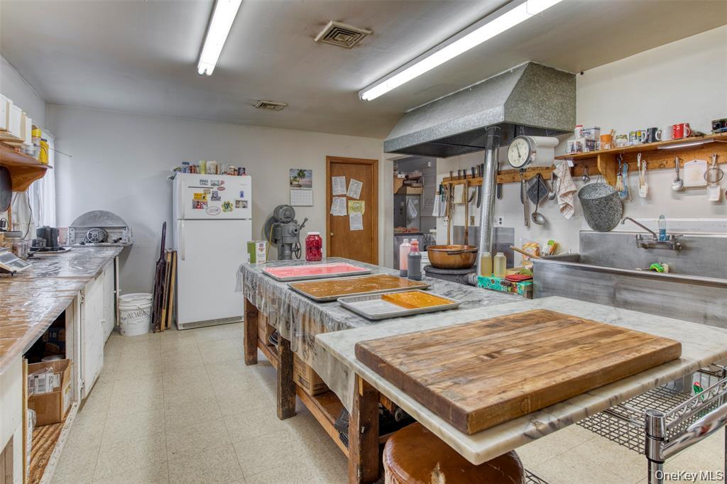 22350 Main Road, Orient, NY 11957