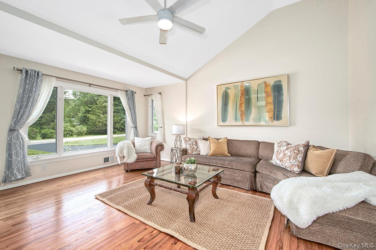 22 Daly Cross Road, Mount Kisco, NY 10549