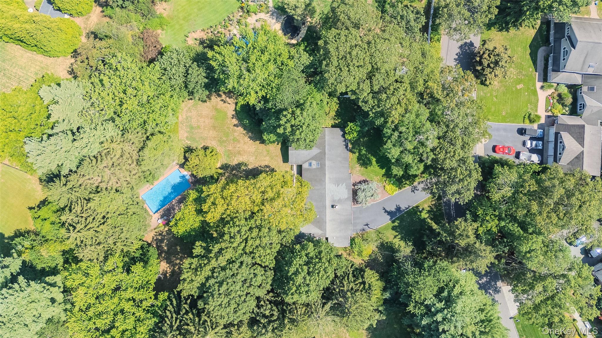 34 Cherry Lane E, Syosset, NY 11791