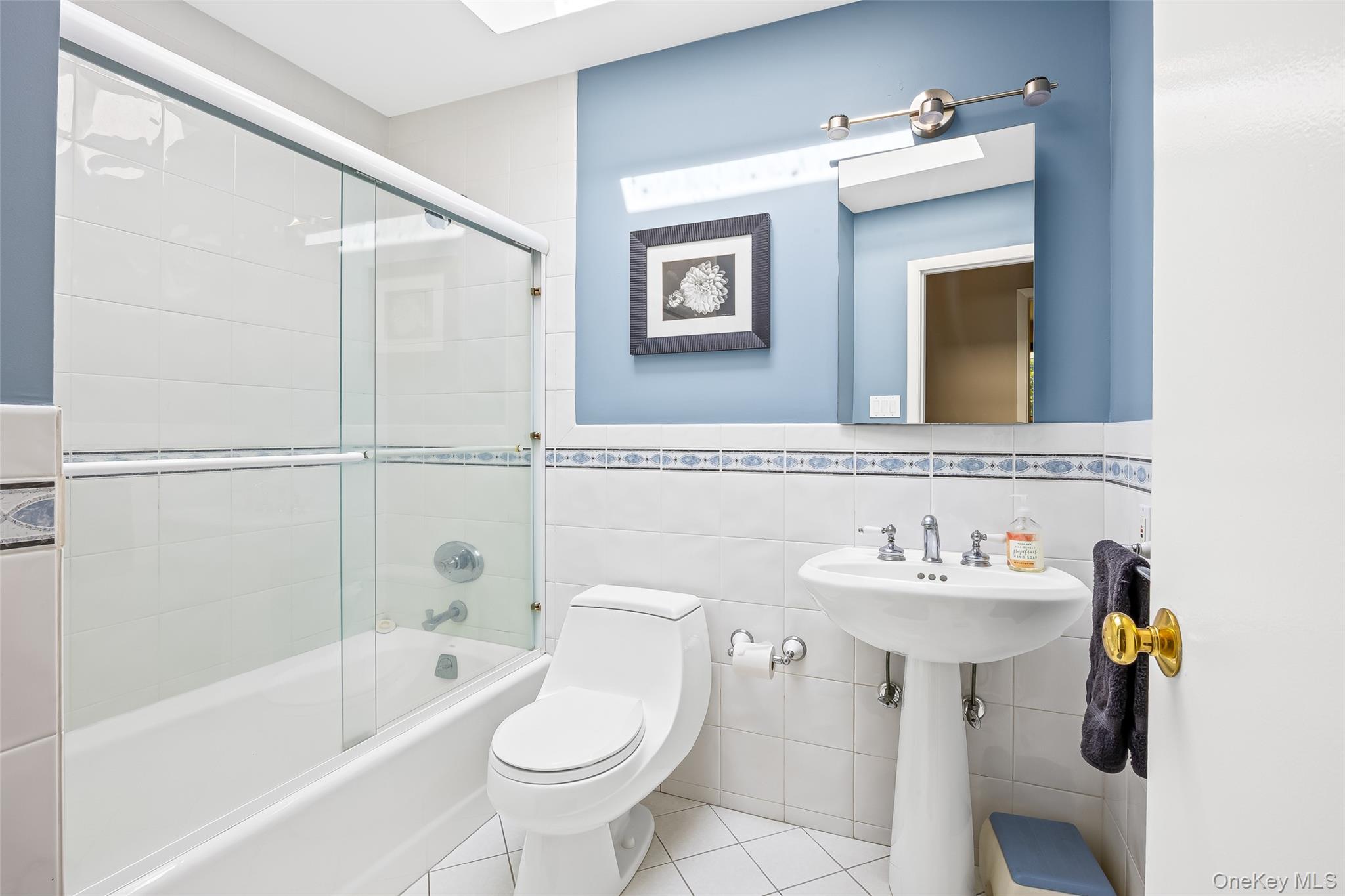 34 Cherry Lane E, Syosset, NY 11791