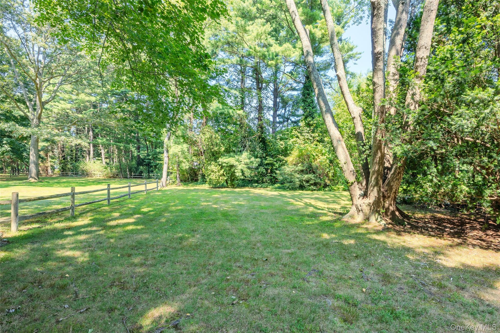 34 Cherry Lane E, Syosset, NY 11791