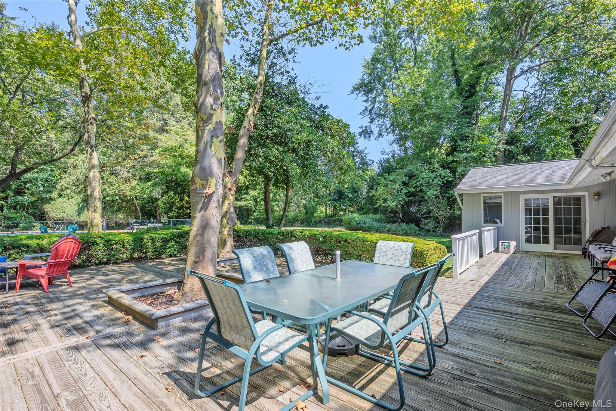 34 Cherry Lane E, Syosset, NY 11791