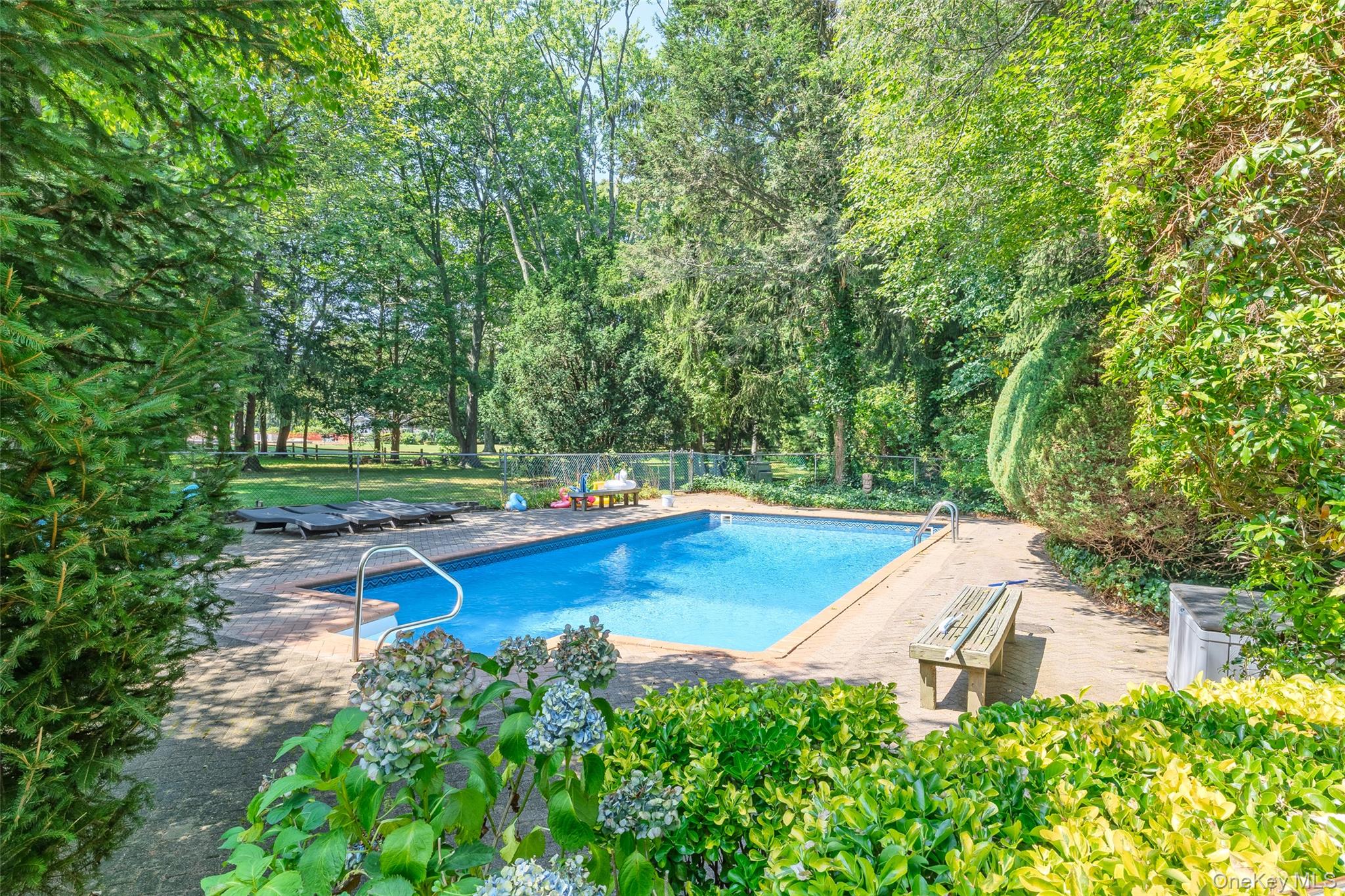 34 Cherry Lane E, Syosset, NY 11791