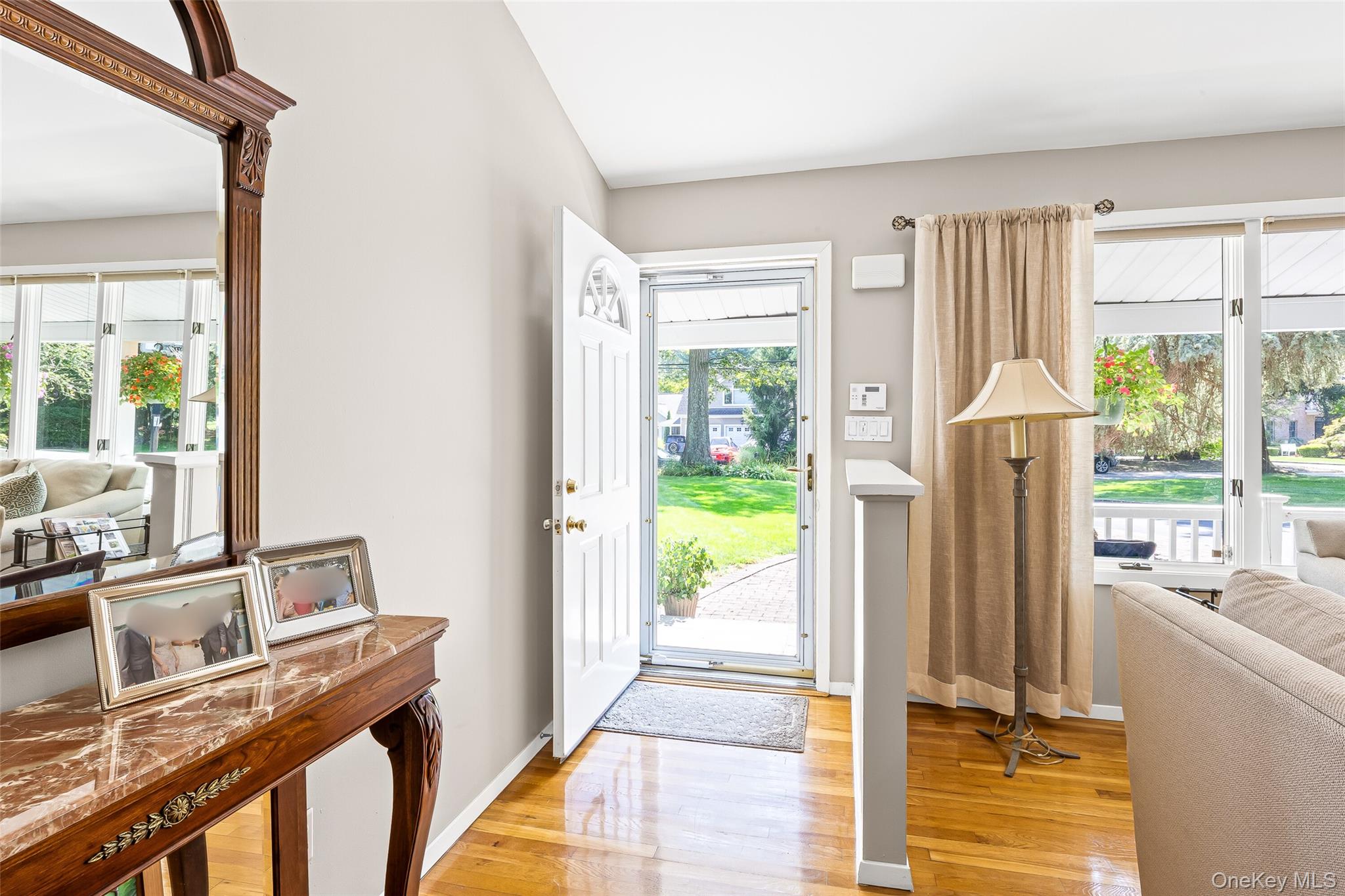 34 Cherry Lane E, Syosset, NY 11791