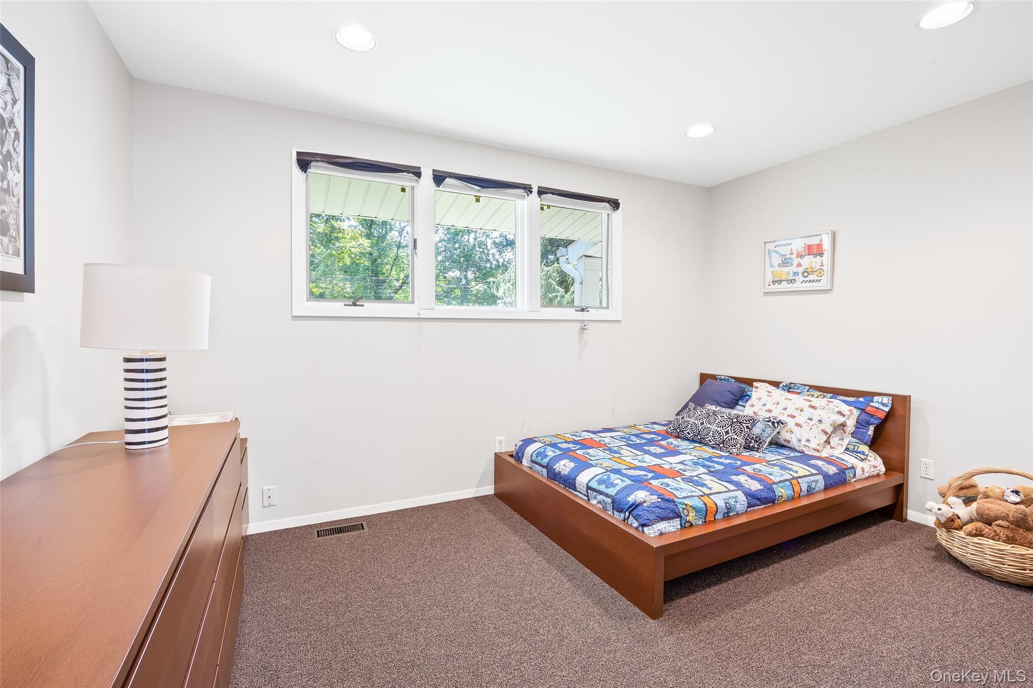 34 Cherry Lane E, Syosset, NY 11791