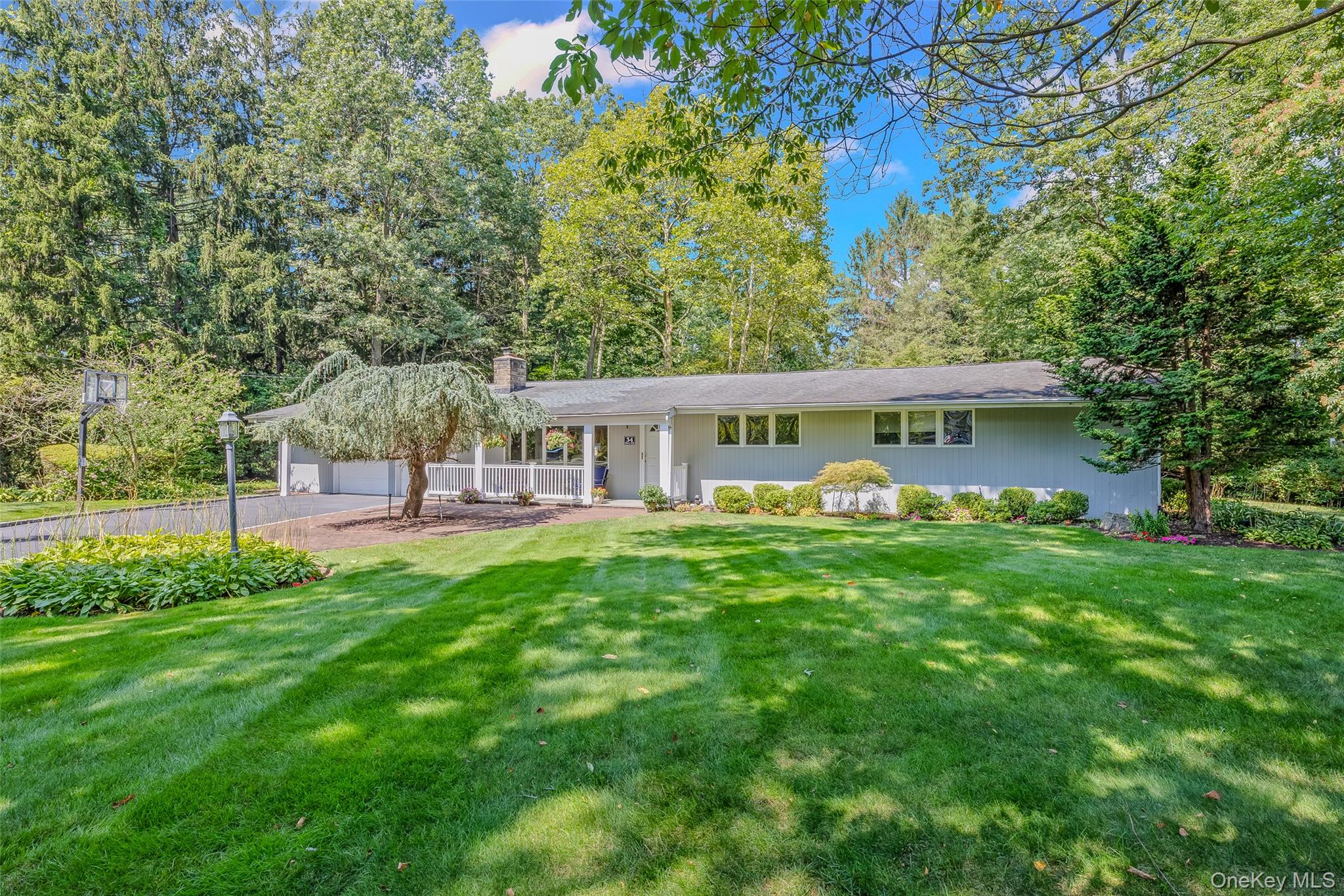 34 Cherry Lane E, Syosset, NY 11791