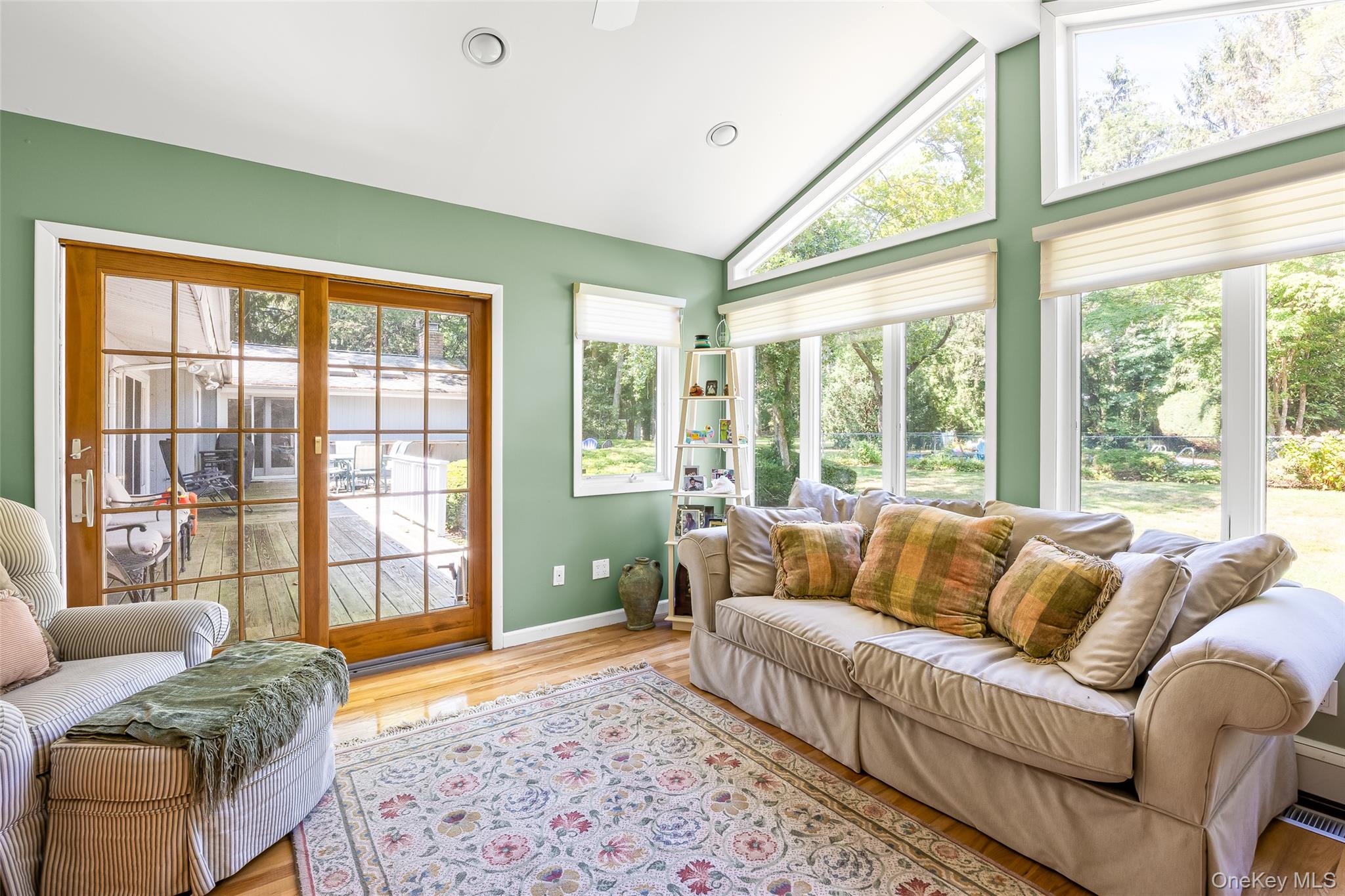 34 Cherry Lane E, Syosset, NY 11791