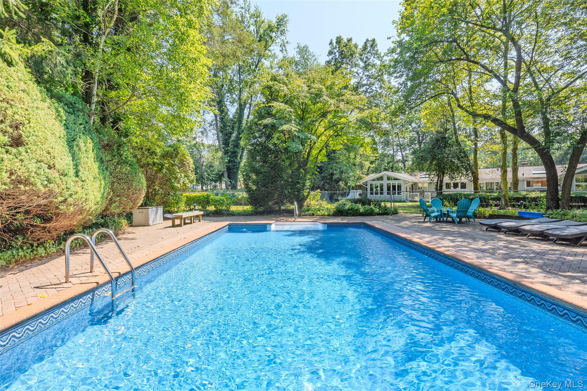 34 Cherry Lane E, Syosset, NY 11791