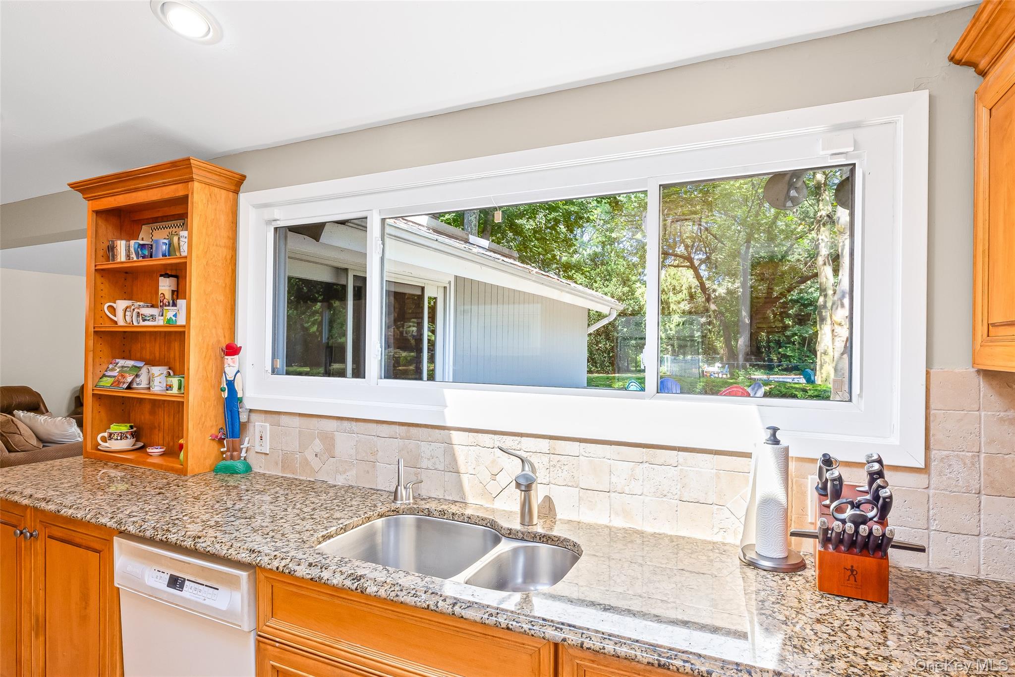 34 Cherry Lane E, Syosset, NY 11791