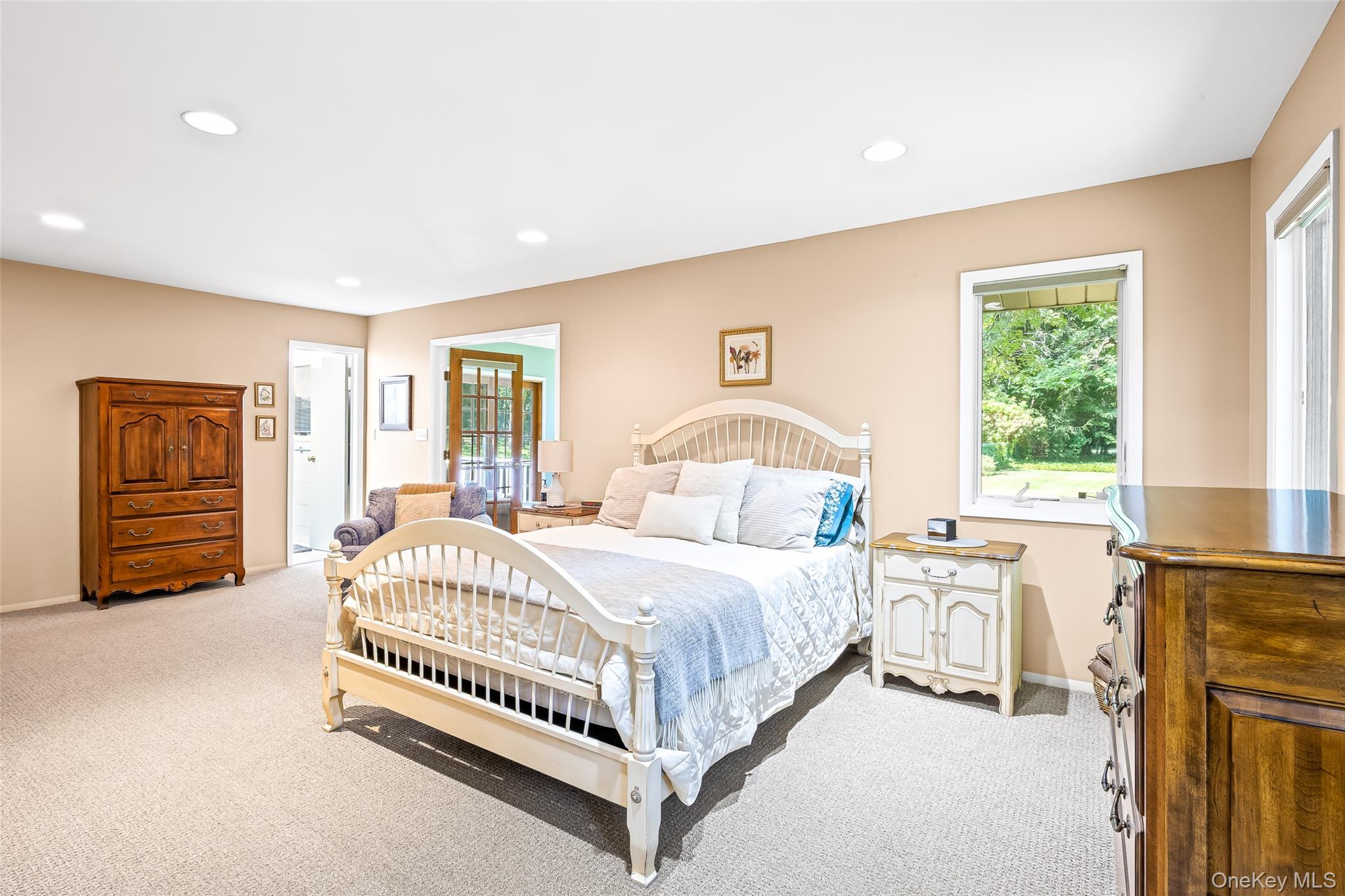 34 Cherry Lane E, Syosset, NY 11791