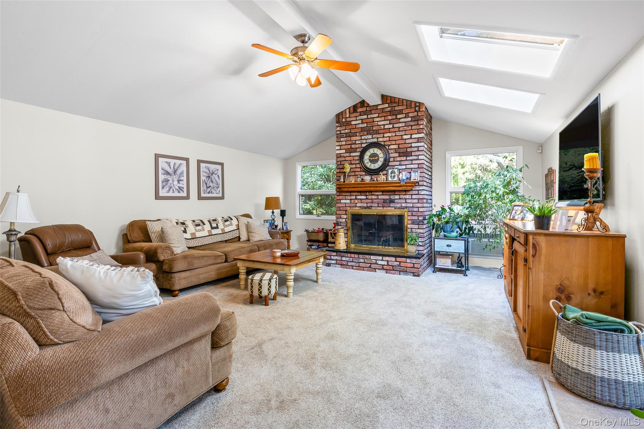 34 Cherry Lane E, Syosset, NY 11791