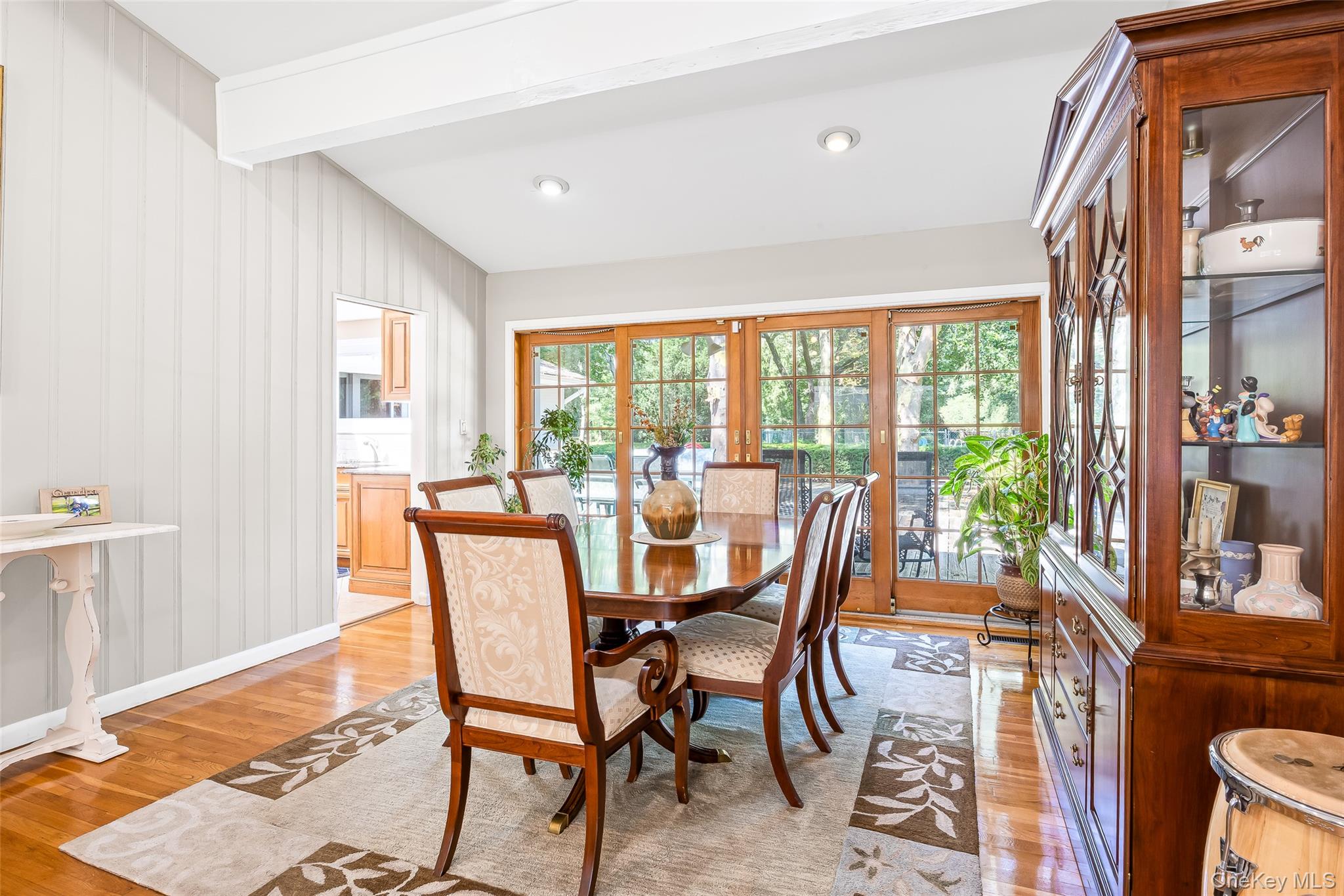 34 Cherry Lane E, Syosset, NY 11791