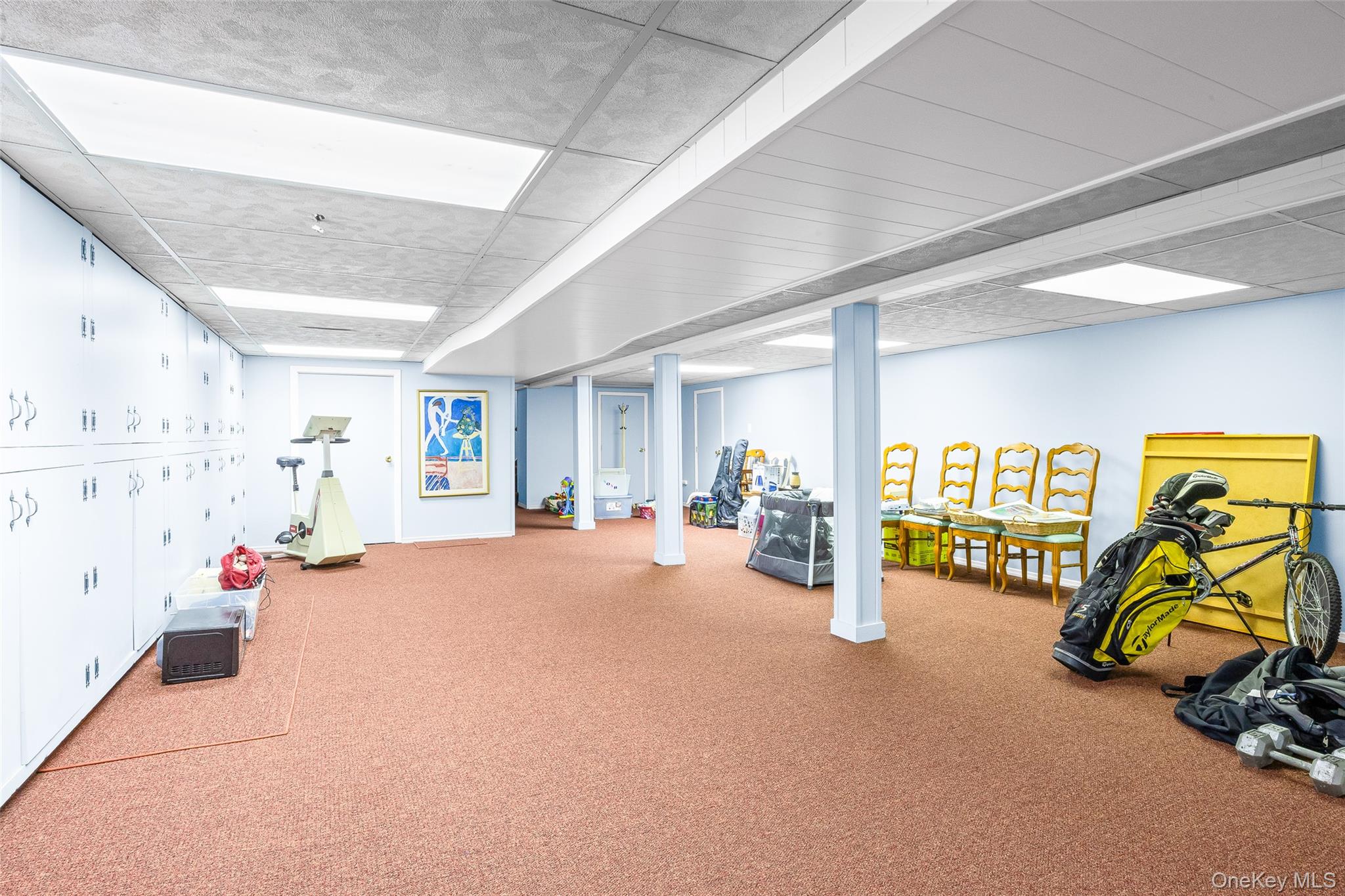 34 Cherry Lane E, Syosset, NY 11791