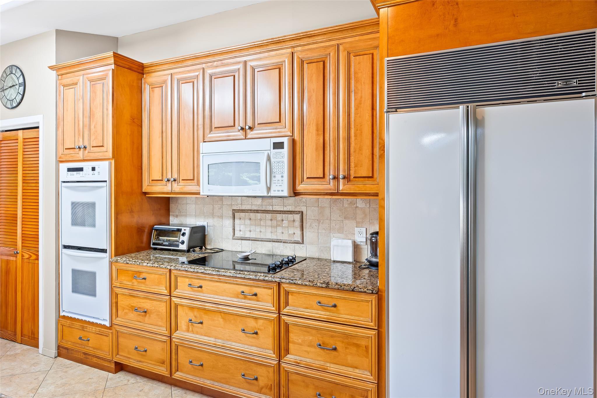 34 Cherry Lane E, Syosset, NY 11791