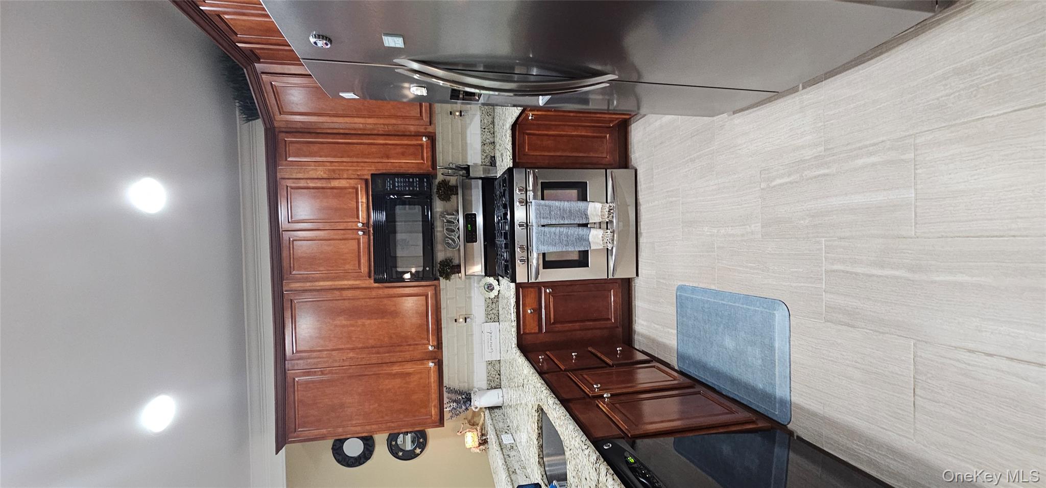 19 Virginia Pine Lane, Bay Shore, NY 11706