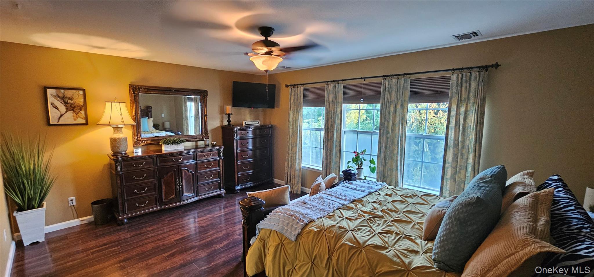 19 Virginia Pine Lane, Bay Shore, NY 11706