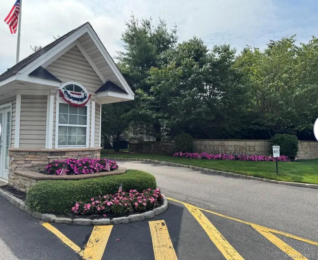 19 Virginia Pine Lane, Bay Shore, NY 11706