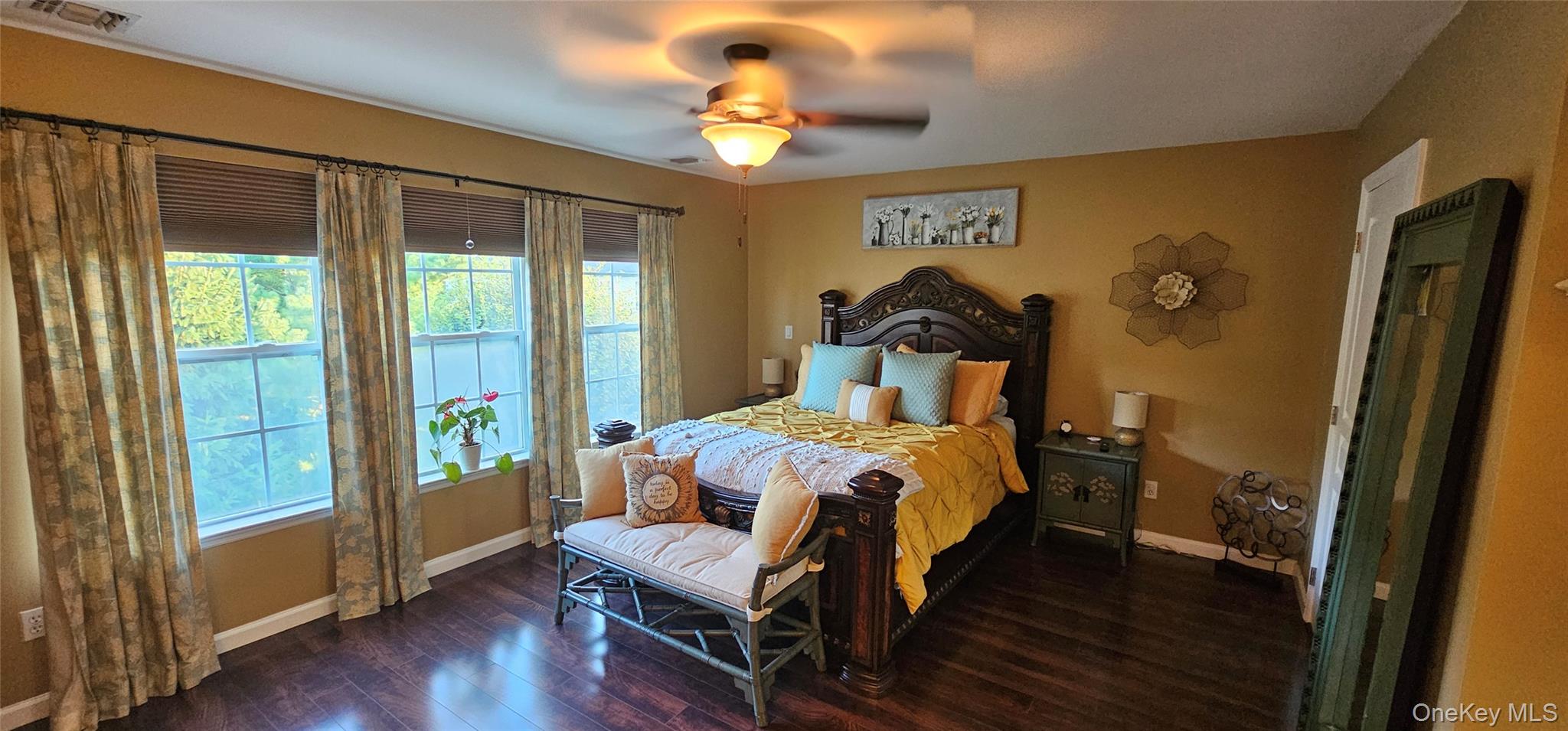 19 Virginia Pine Lane, Bay Shore, NY 11706