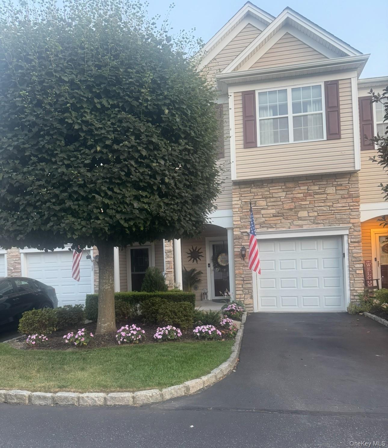 19 Virginia Pine Lane, Bay Shore, NY 11706