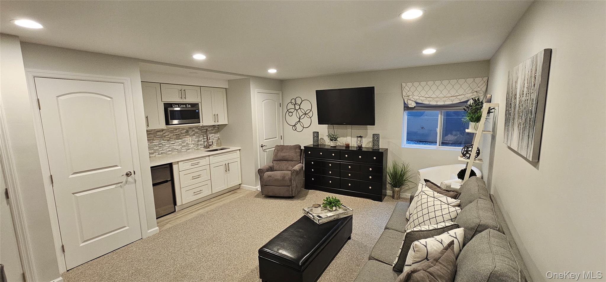 19 Virginia Pine Lane, Bay Shore, NY 11706