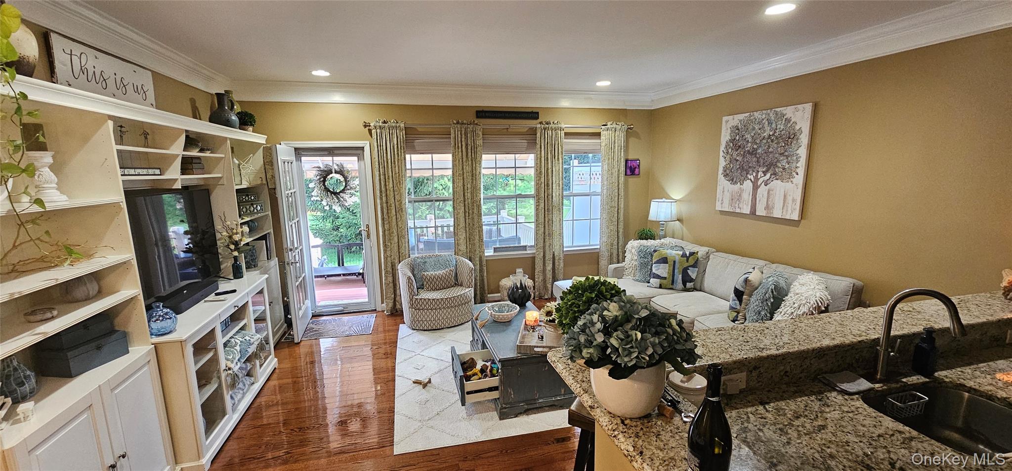 19 Virginia Pine Lane, Bay Shore, NY 11706