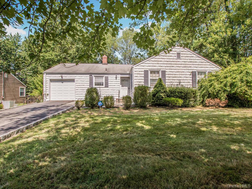 90 Daisy Farms Drive, New Rochelle, NY 10804