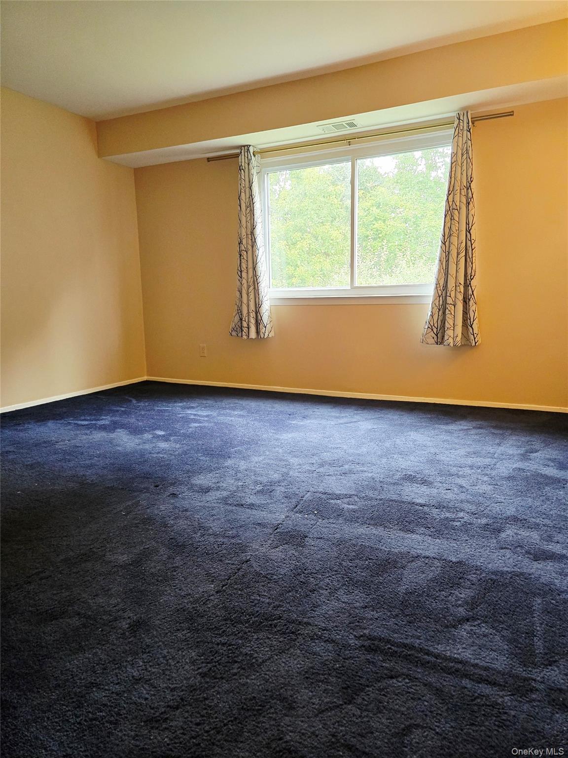 198 Pointe Circle North # 198, Coram, NY 11727