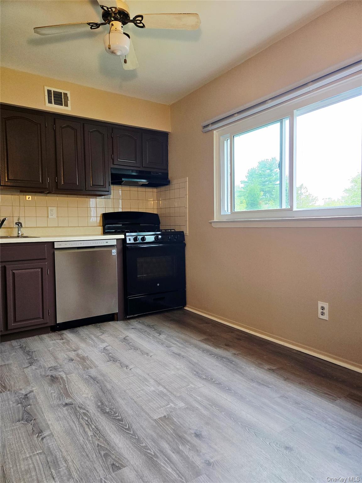 198 Pointe Circle North # 198, Coram, NY 11727