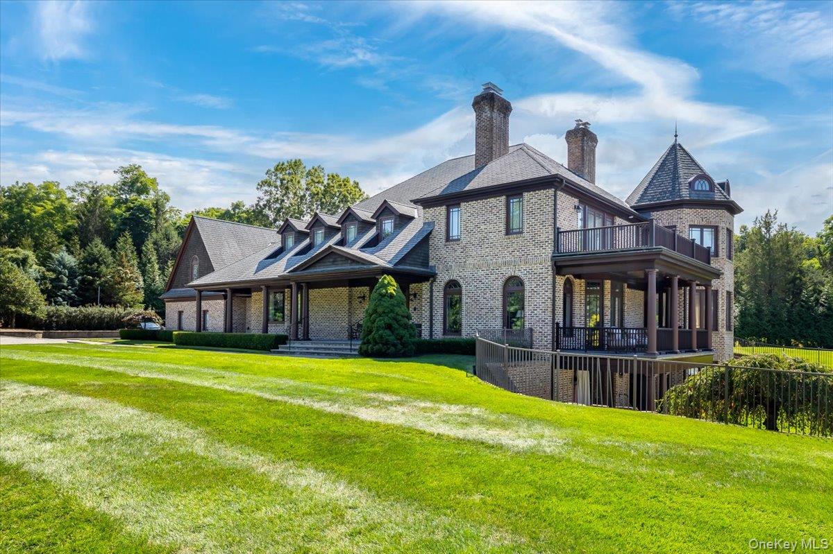 2 Sunset Drive, Head Of The Harbor, NY 11780