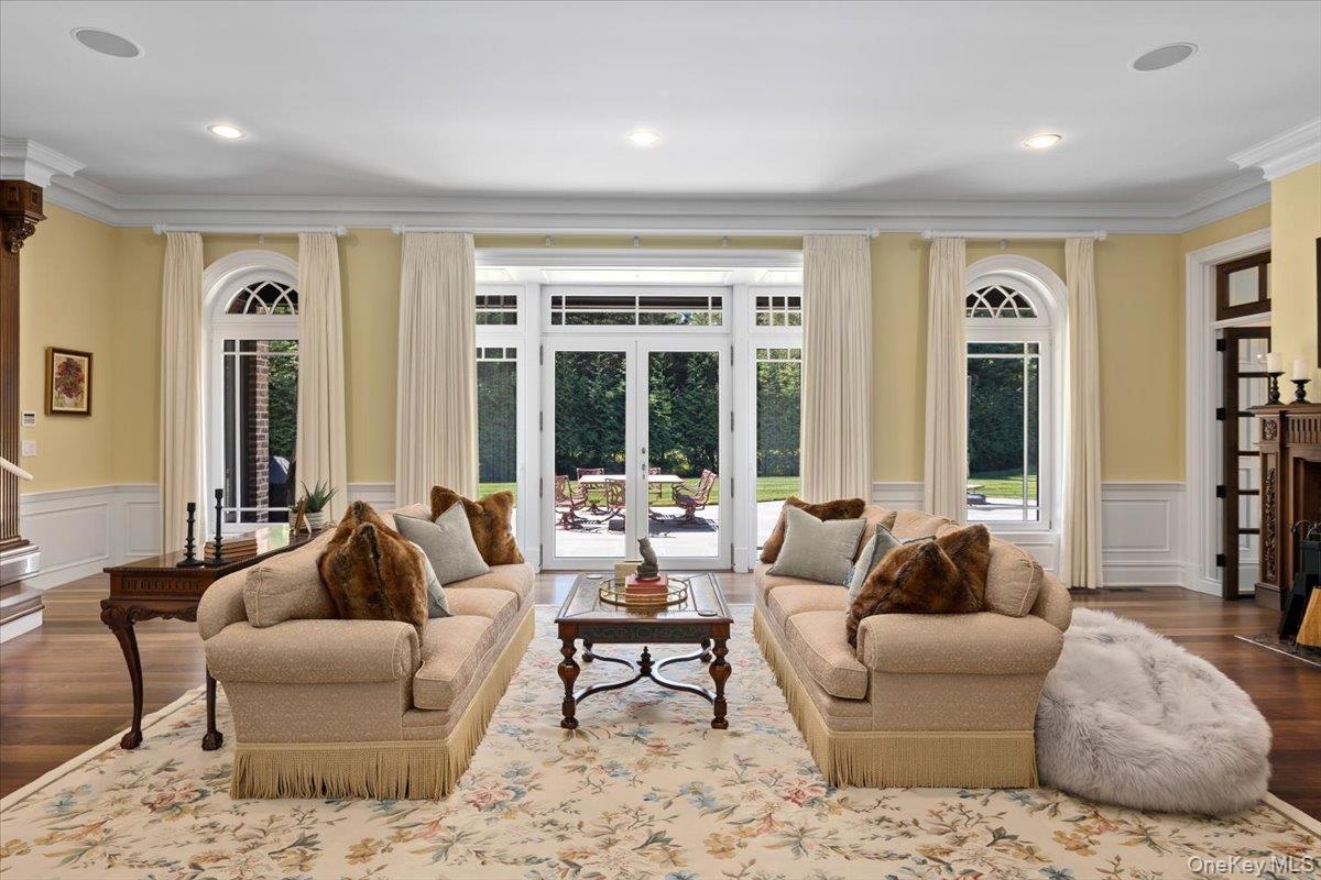 2 Sunset Drive, Head Of The Harbor, NY 11780