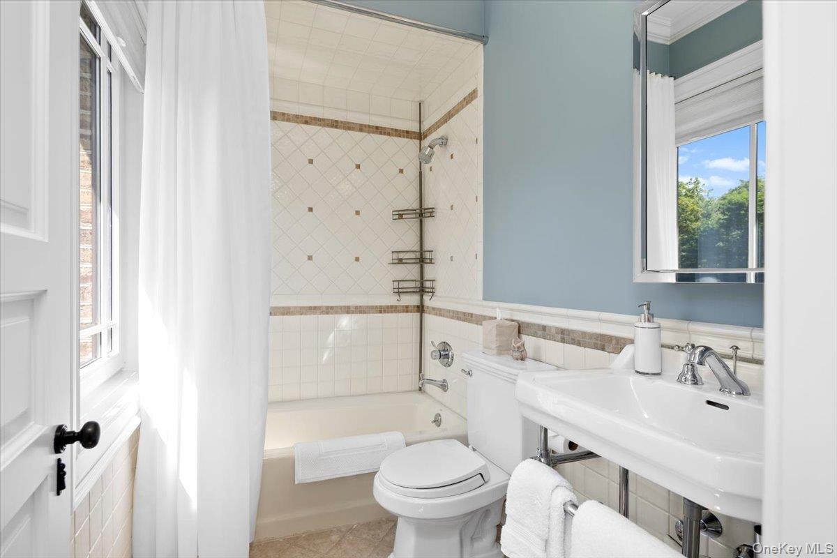 2 Sunset Drive, Head Of The Harbor, NY 11780