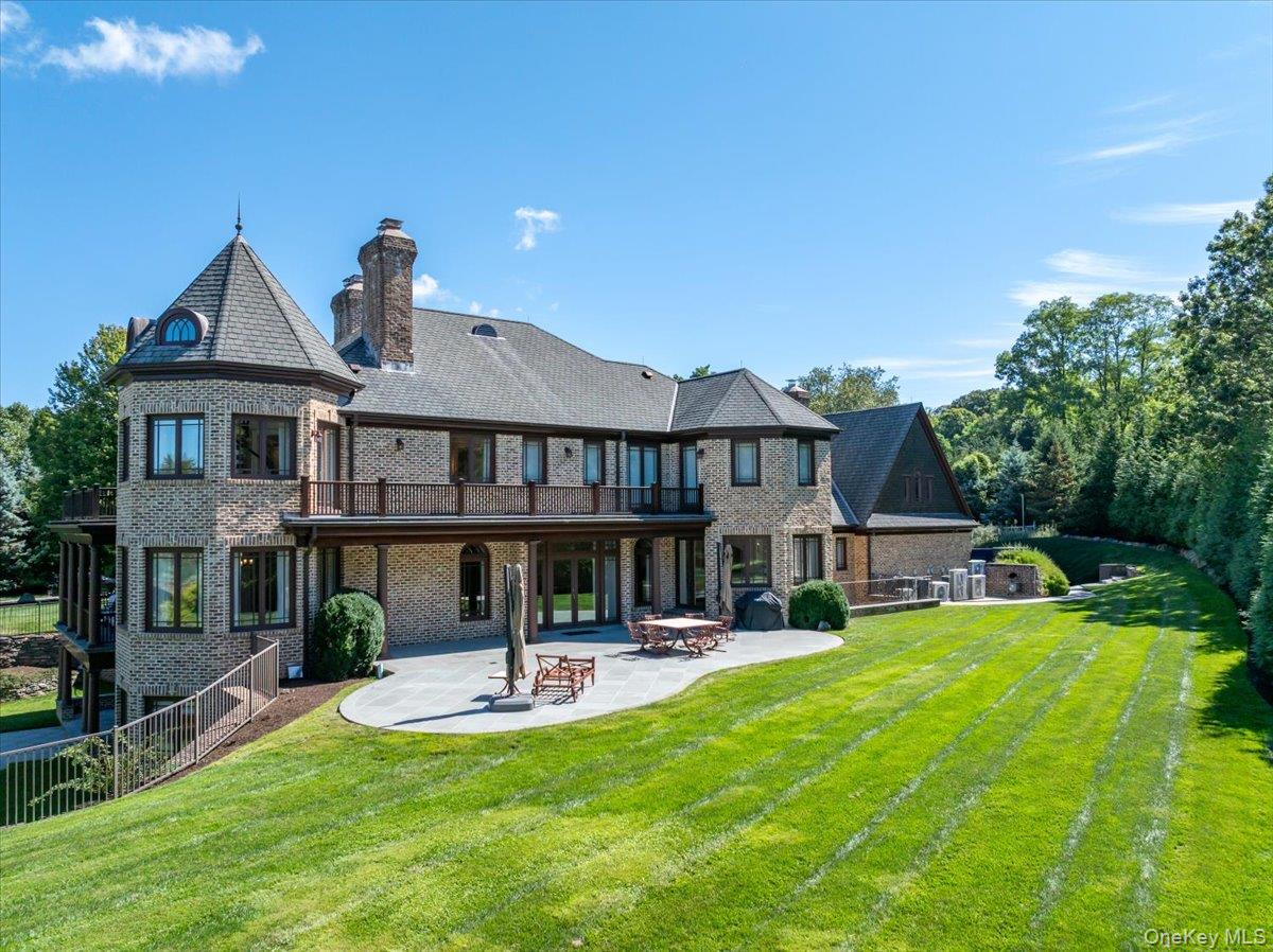 2 Sunset Drive, Head Of The Harbor, NY 11780