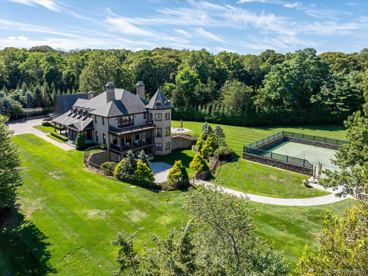 2 Sunset Drive, Head Of The Harbor, NY 11780