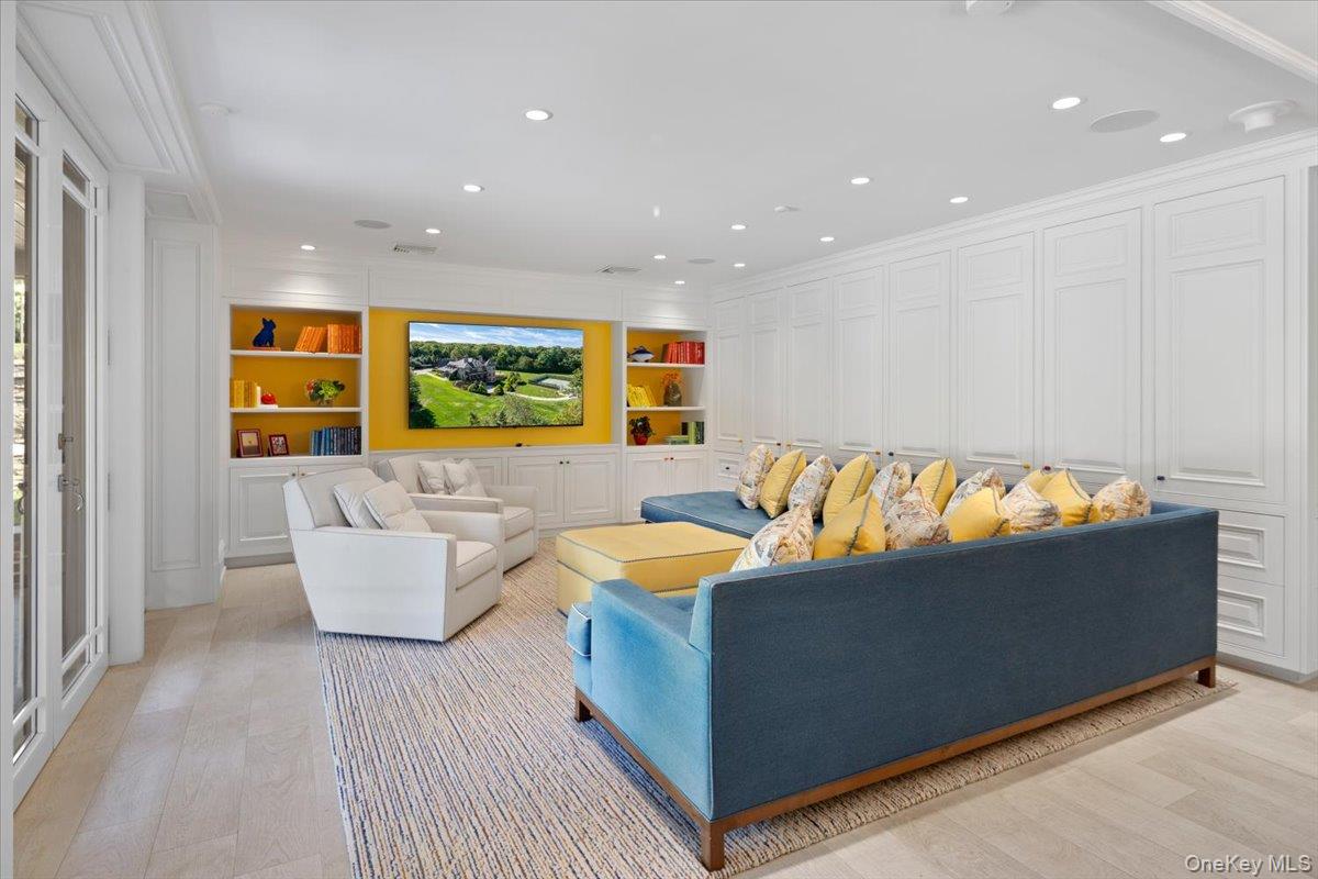 2 Sunset Drive, Head Of The Harbor, NY 11780