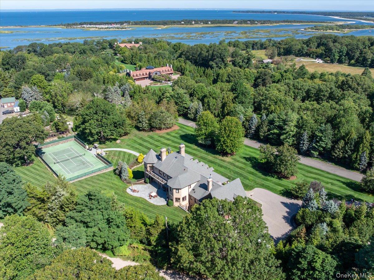 2 Sunset Drive, Head Of The Harbor, NY 11780