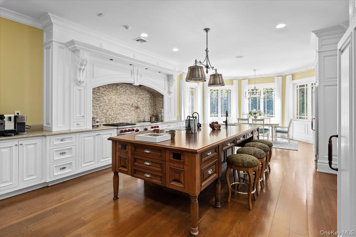 2 Sunset Drive, Head Of The Harbor, NY 11780