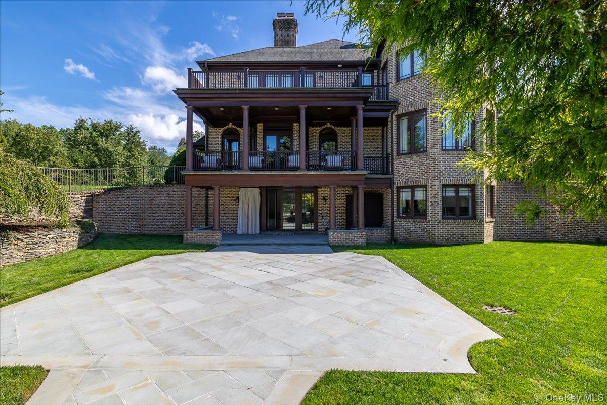 2 Sunset Drive, Head Of The Harbor, NY 11780