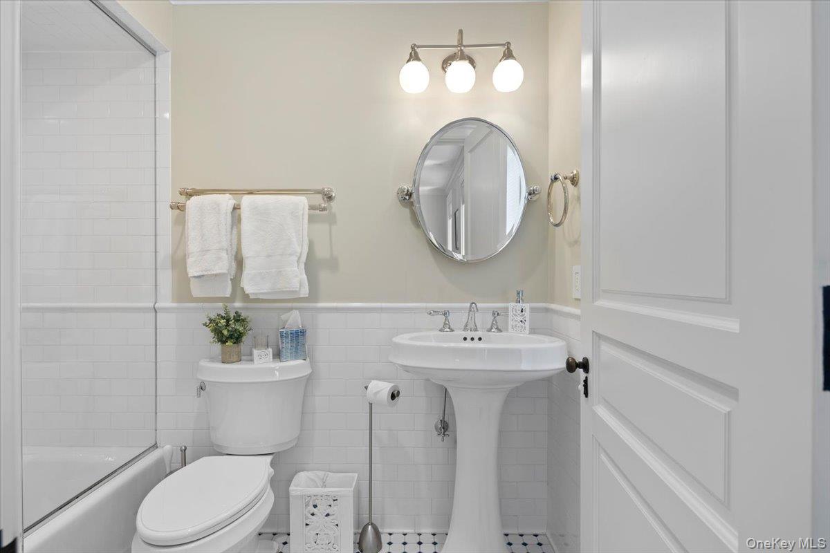 2 Sunset Drive, Head Of The Harbor, NY 11780