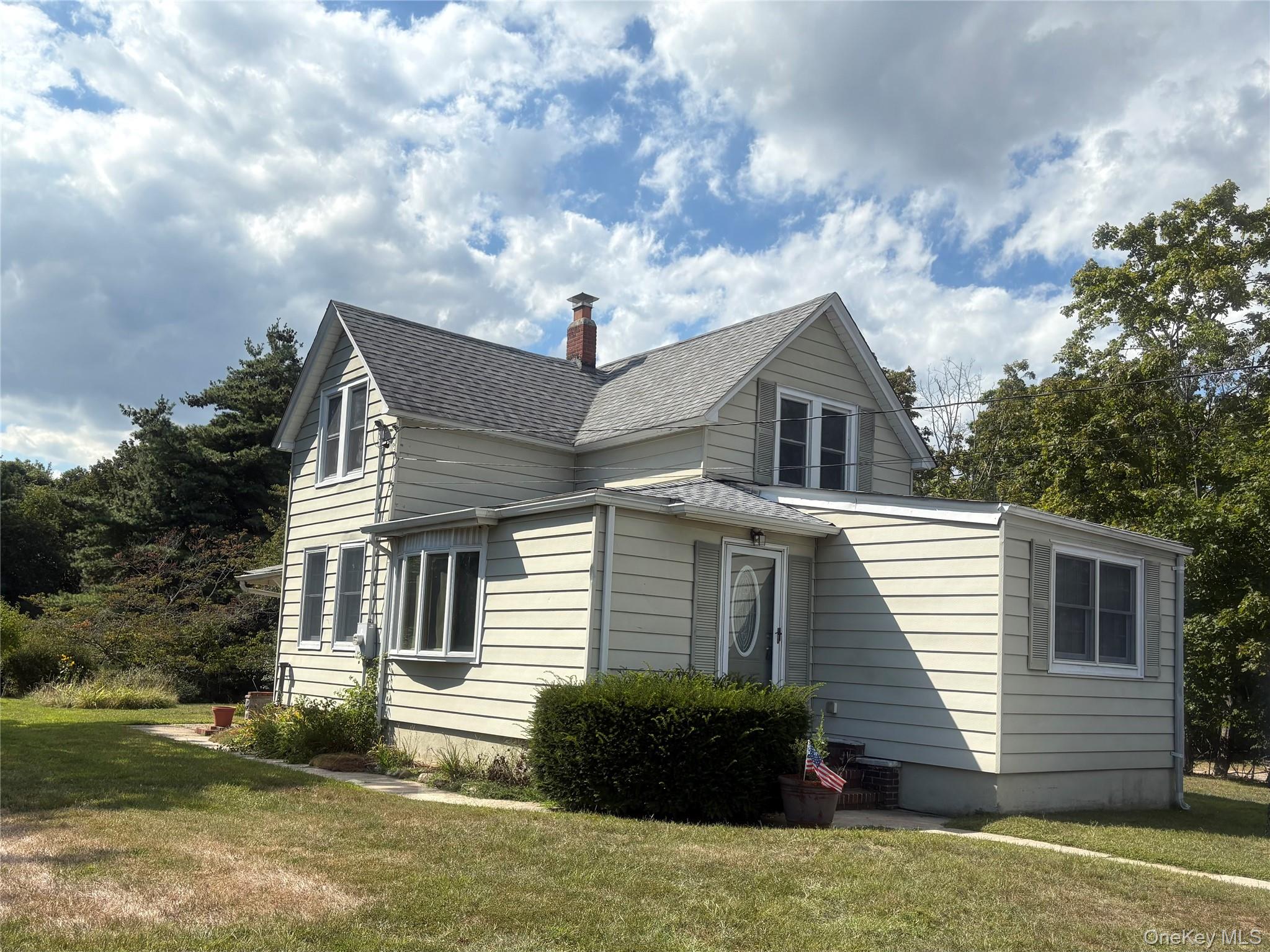 184 Mount Vernon Ave., Medford, NY 11763