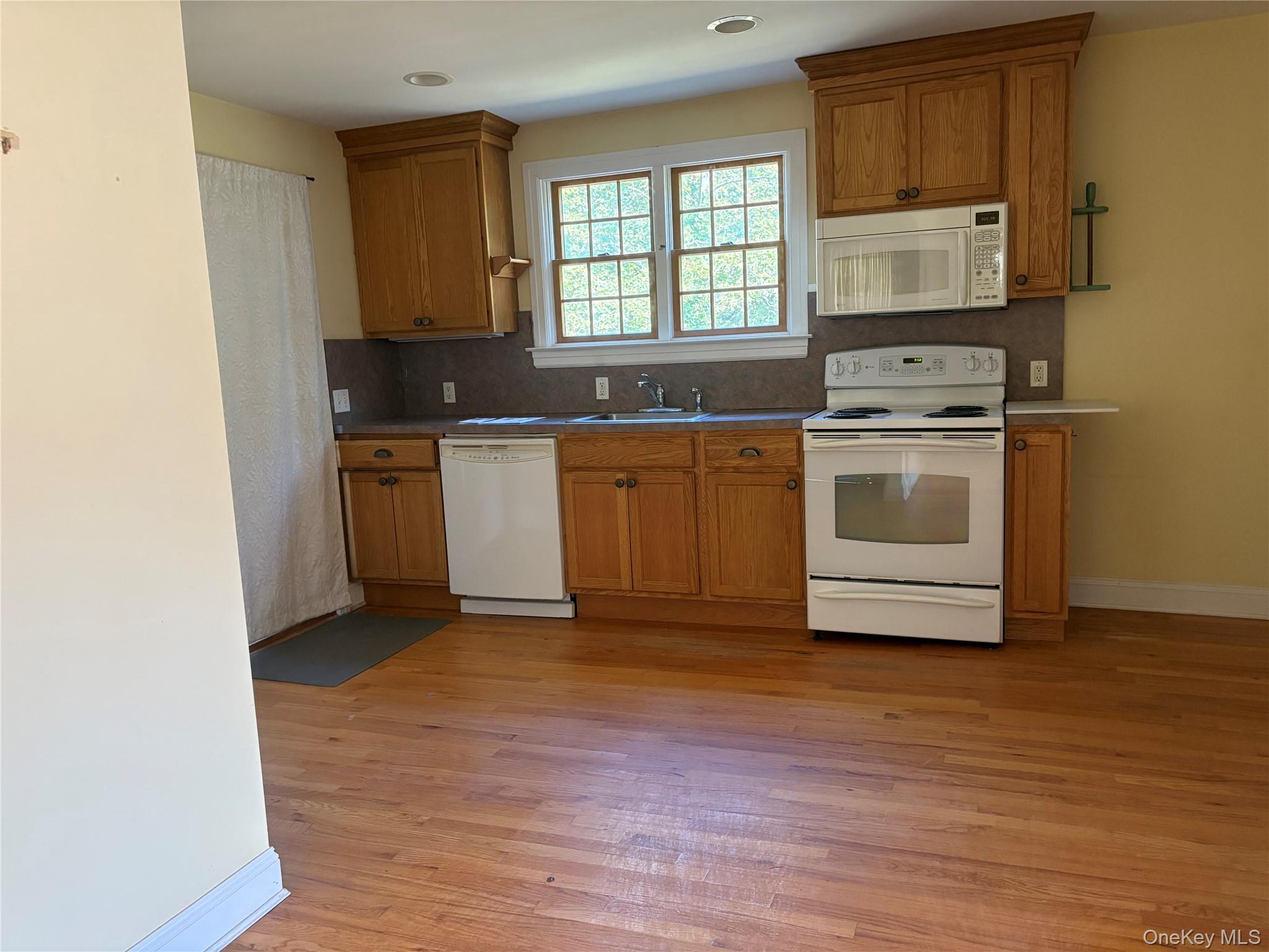 184 Mount Vernon Ave., Medford, NY 11763