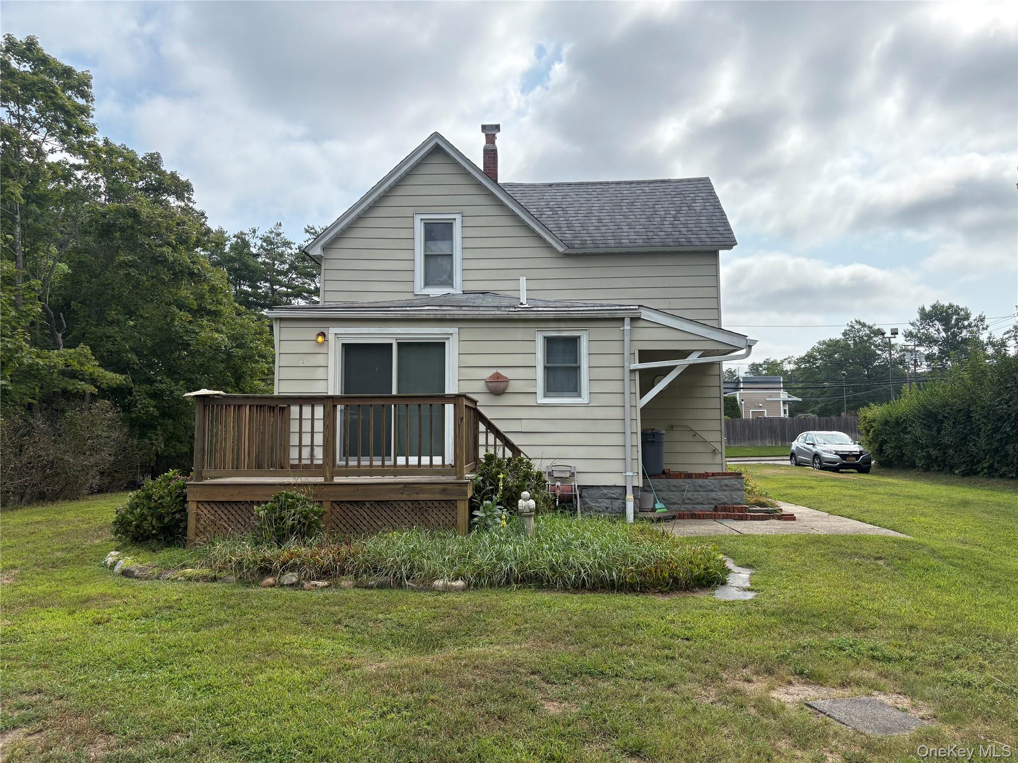 184 Mount Vernon Ave., Medford, NY 11763