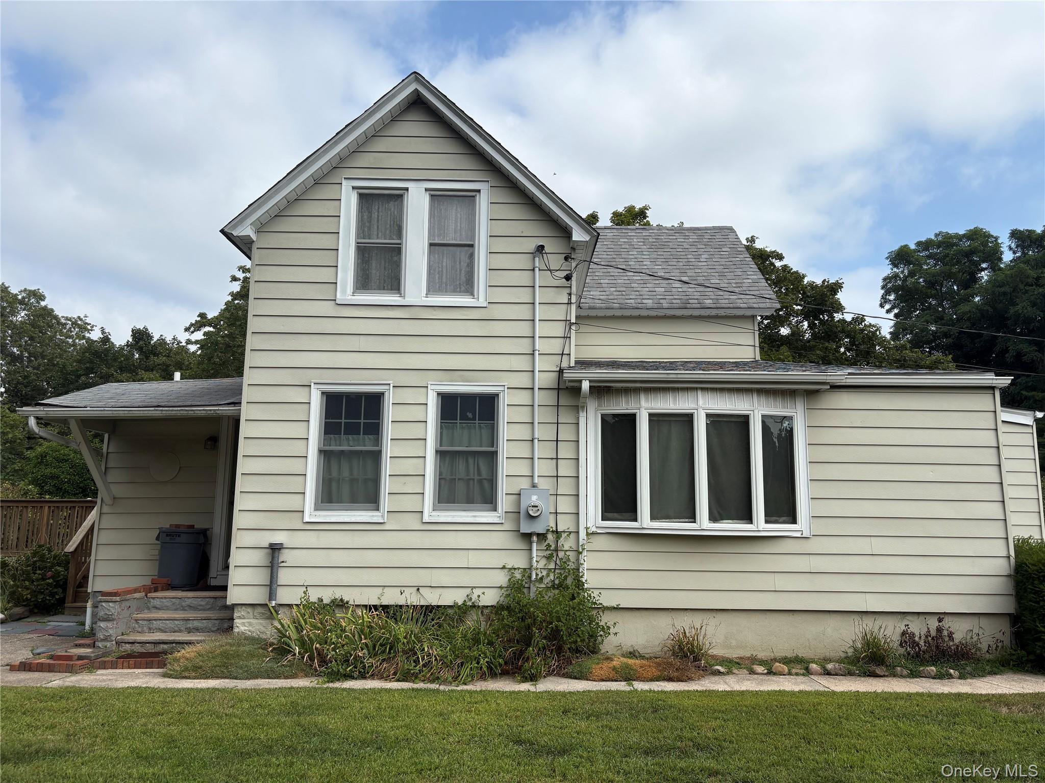 184 Mount Vernon Ave., Medford, NY 11763