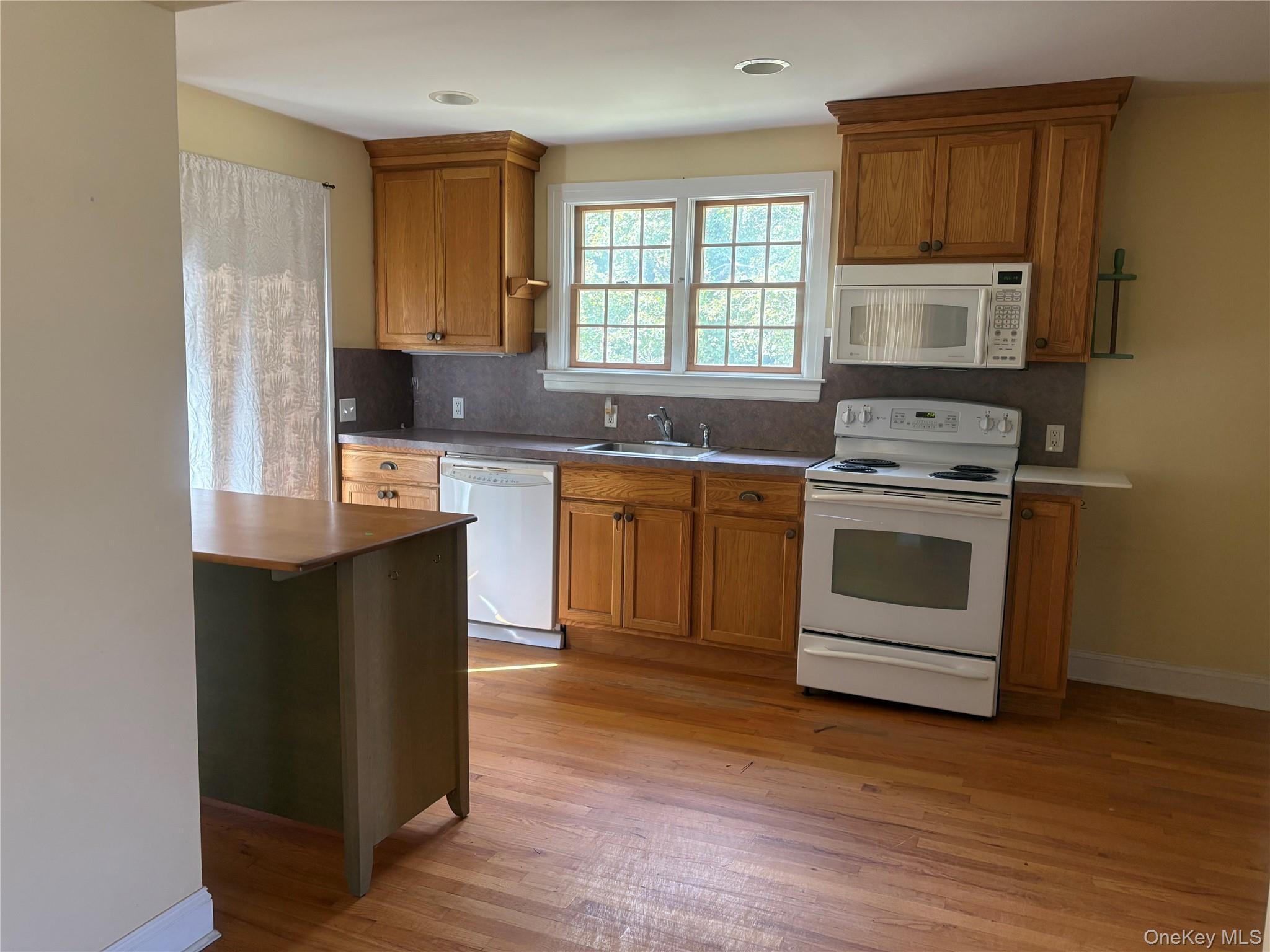 184 Mount Vernon Ave., Medford, NY 11763