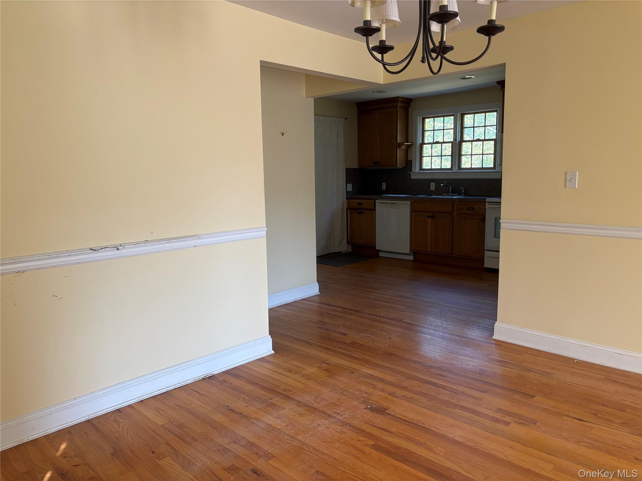 184 Mount Vernon Ave., Medford, NY 11763