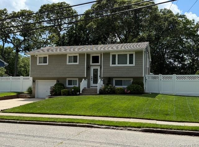 22 Hollo Dr, Holbrook, NY 11741