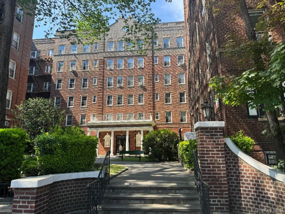 141-25 Northern Boulevard # #, Flushing, NY 11354