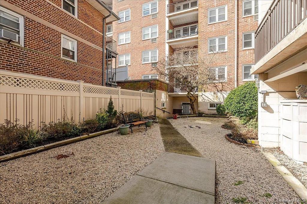 740 E Broadway # 3E, Long Beach, NY 11561